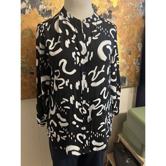 T Tahari Womens Medium Button Up Blouse Black White Silky Brushstroke Print - Picture 3 of 8